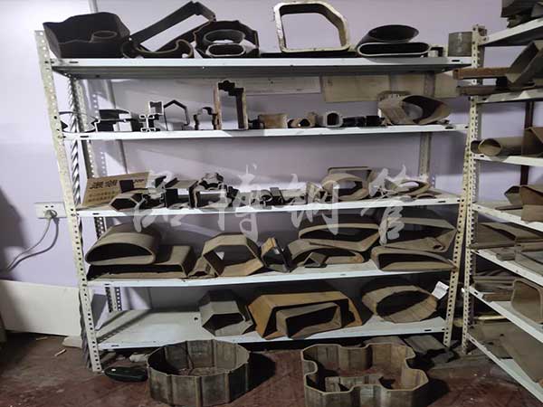 <b>各种异型钢管</b>