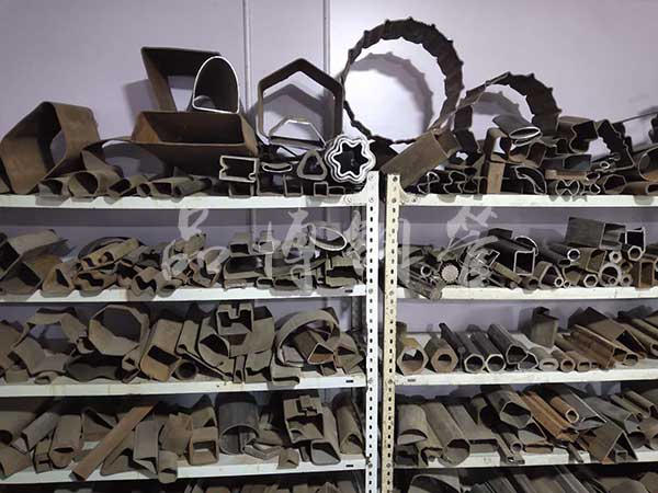 <b>各种异型钢管</b>